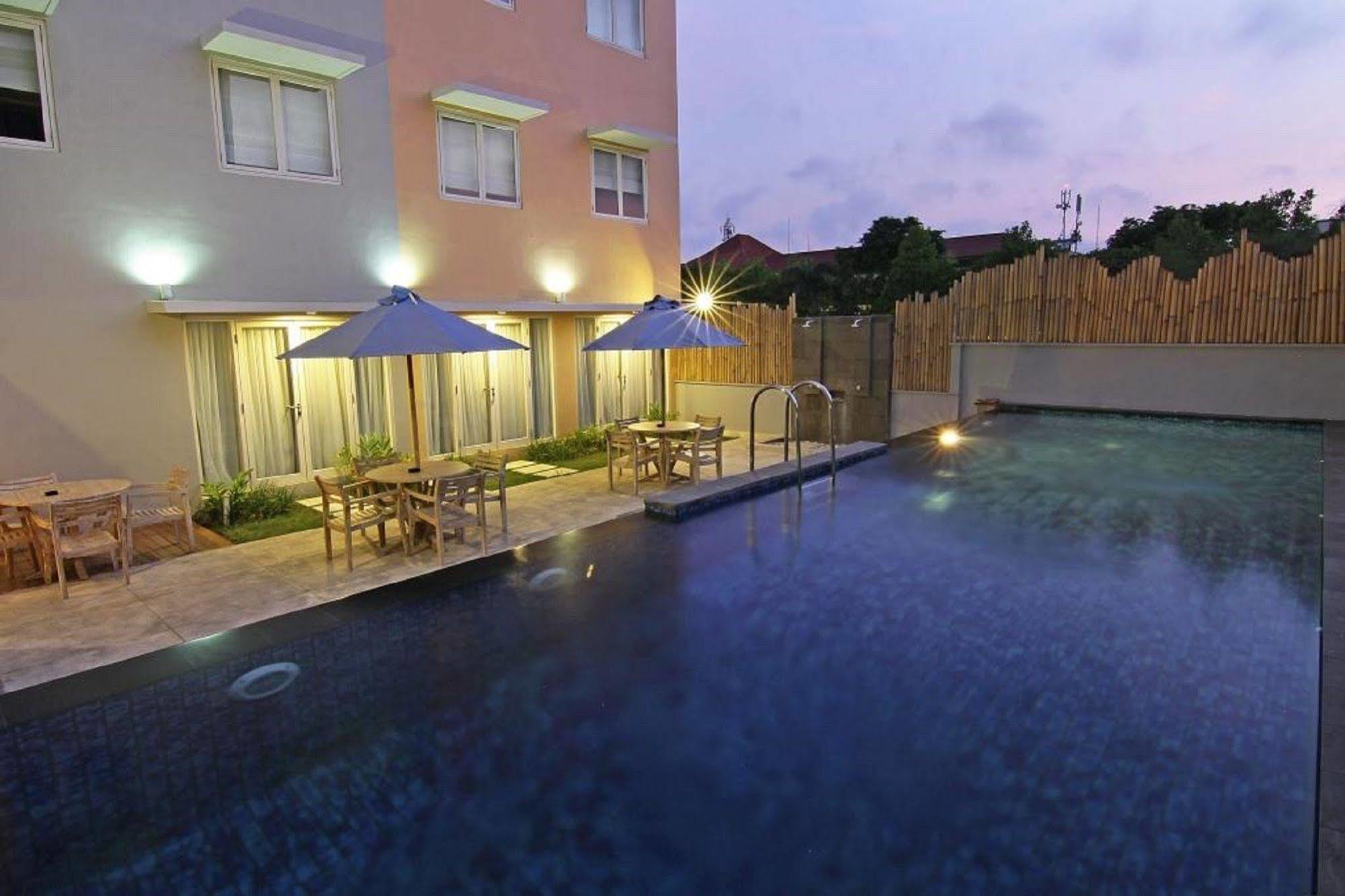 Santosa City Hotel Denpasar Exterior foto